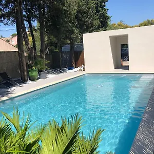 https://hotel-roques.fr-provencehotel.com